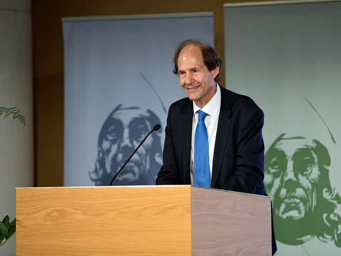 Cass Sunstein gives his acceptance speech after having received the Holberg Prize. Photo: Emil Weatherhead Breistein / NTB scanpix 